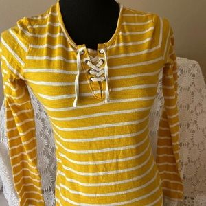 Old navy long sleeve shirt size XL
